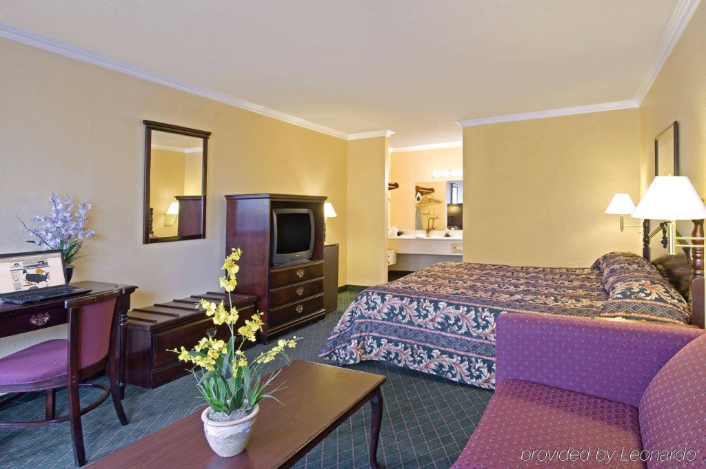 Фото Americas Best Value Inn & Suites Melbourne