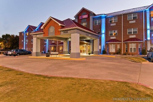 Гостиница Quality Suites Addison - Dallas в Аддисоне