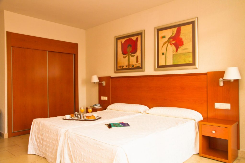 Фото Hotel Las Palmeras Affiliated by Fergus