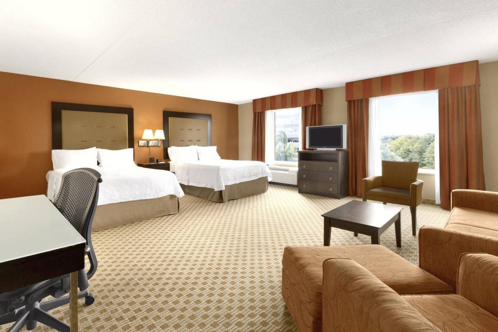 Фото Hampton Inn & Suites Herndon-Reston