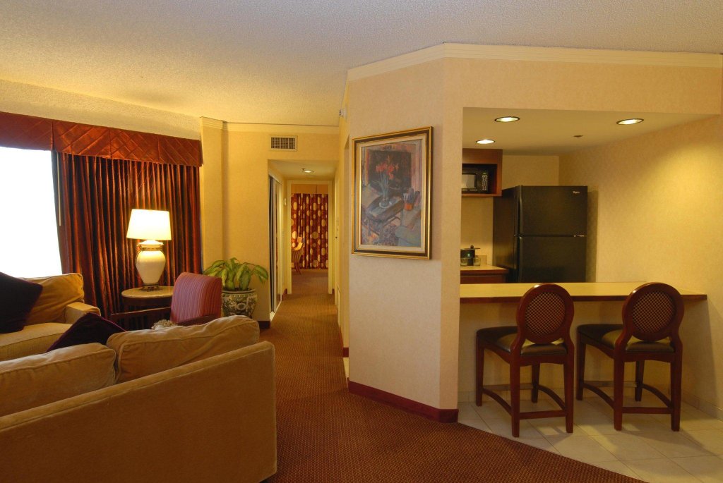 Фото Embassy Suites by Hilton Dallas Love Field