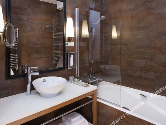 Фото Le Six Paris Hôtel & Spa