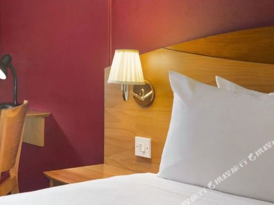 Фото Waterloo Hub Hotel & Suites