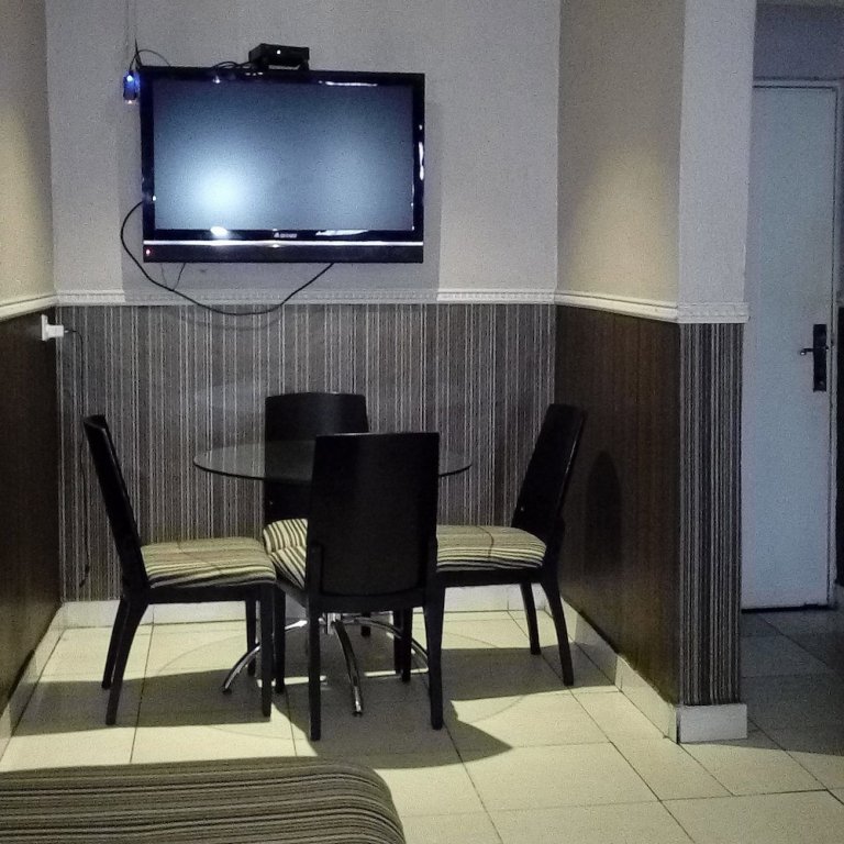 Фото The Grosvenor Suite