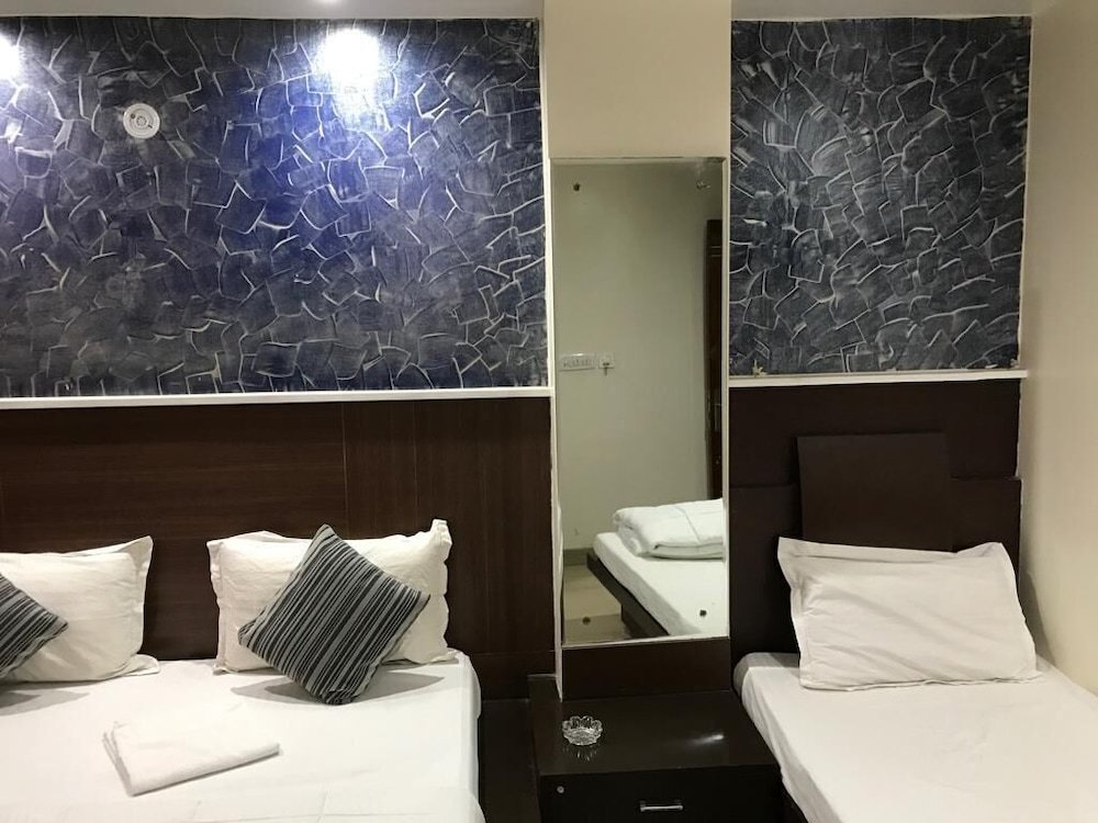 Фото Oyo 14710 Hotel Pallvi Palace