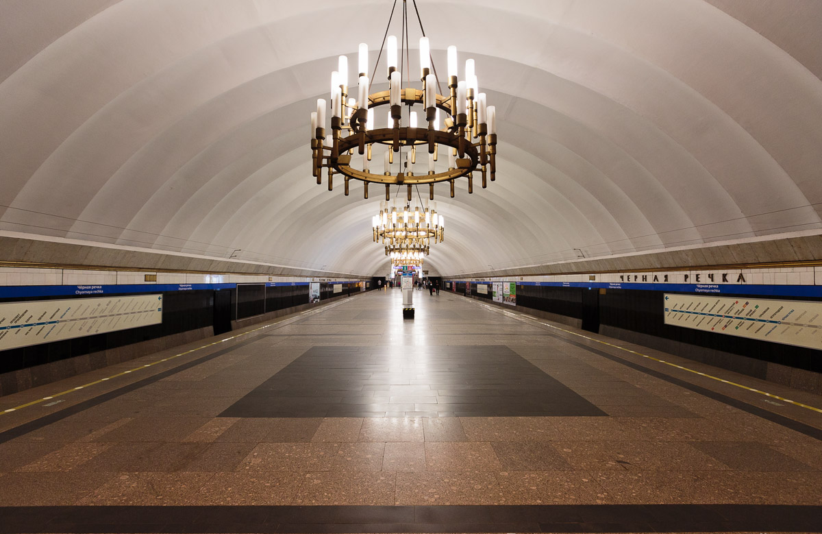Станция метро петроградская