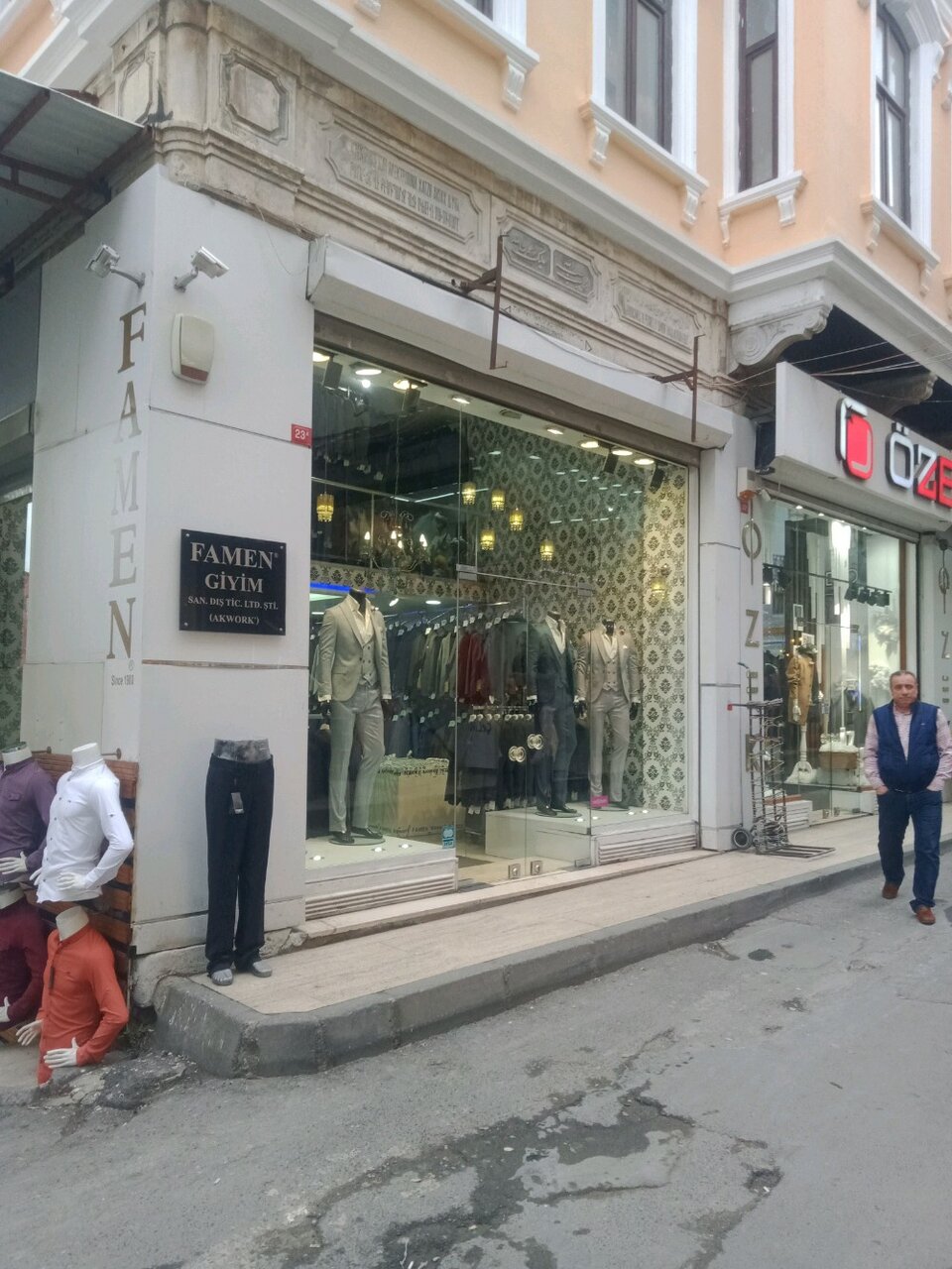 Bağlantı yem gaz  Famen Giyim, giyim mağazası, Taya Hatun Mah., Tarakçılar Sok.,No:23/A  Fatih, İstanbul, Türkiye - Yandex Haritalar