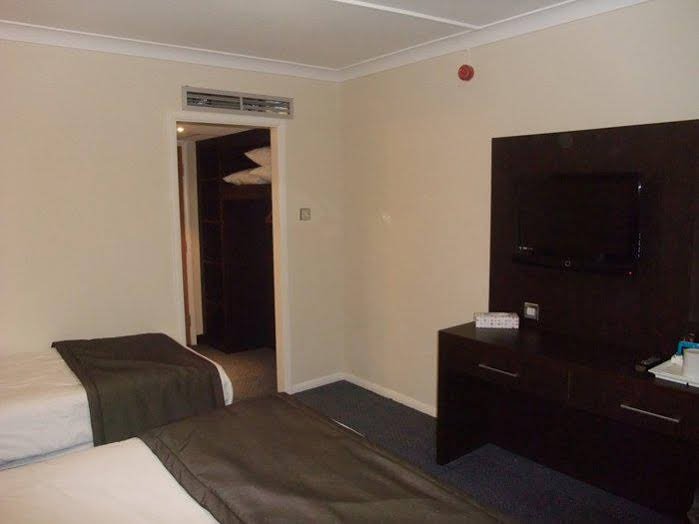 Фото Best Western Gatwick Skylane Hotel