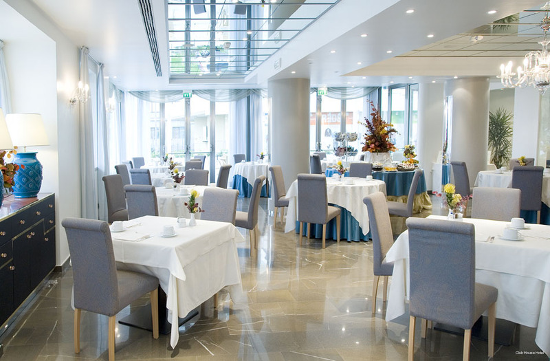 Фото Hotel Club House