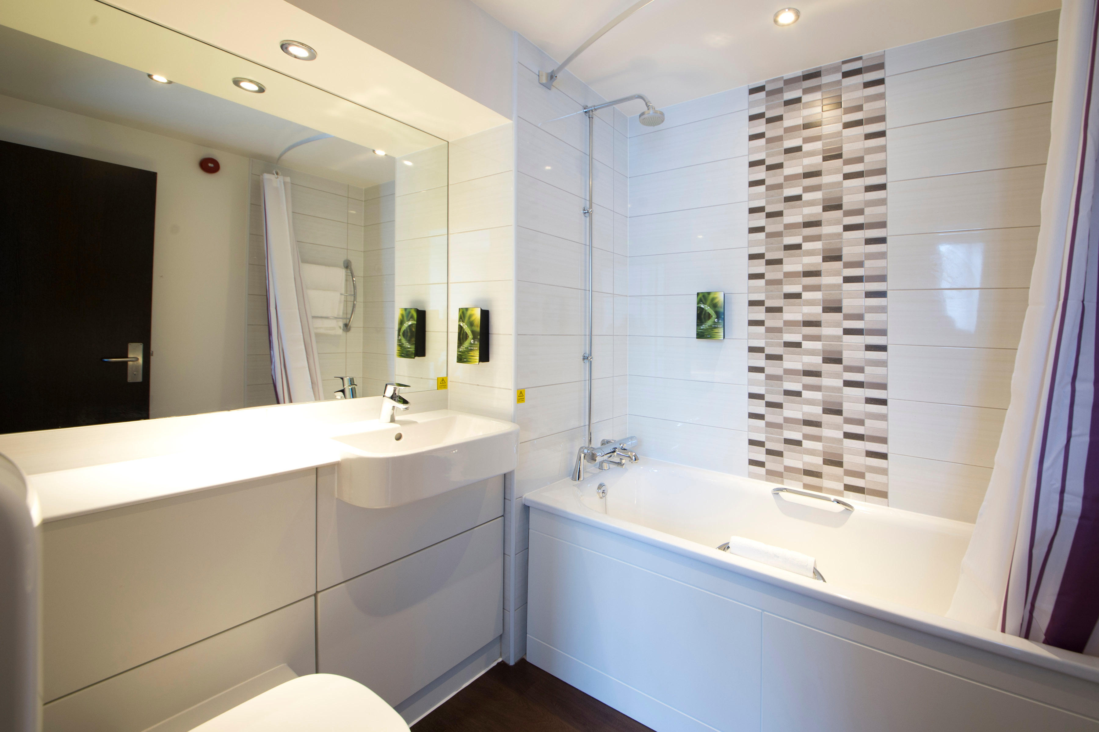 Фото Hub by Premier Inn Edinburgh Royal Mile