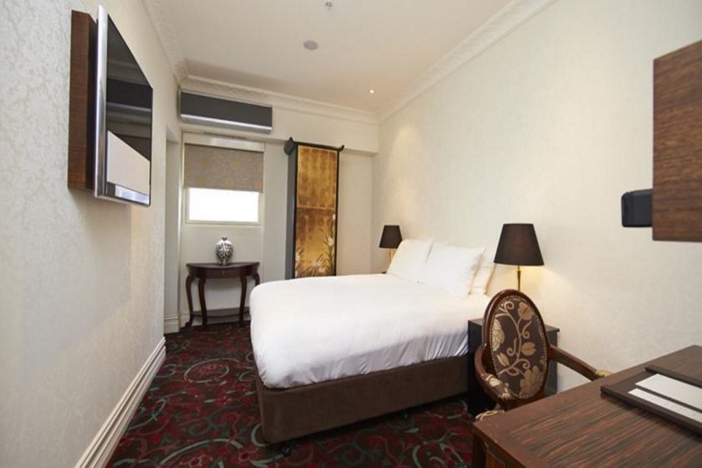 Фото Chic Apartment With Rooftop