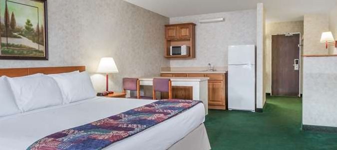 Фото Days Inn & Suites by Wyndham Lexington