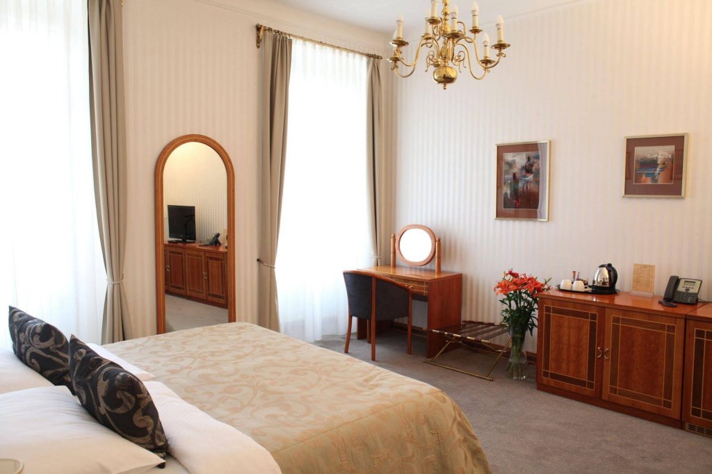 Фото Hotel Pod Vezi