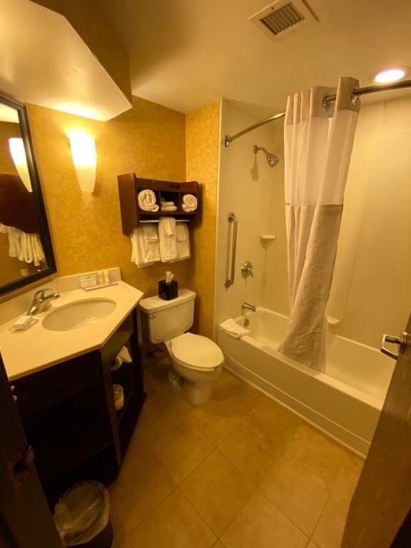 Фото Wingate by Wyndham Colorado Springs