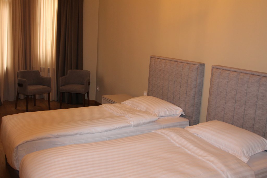 Фото A Hotel Yerevan