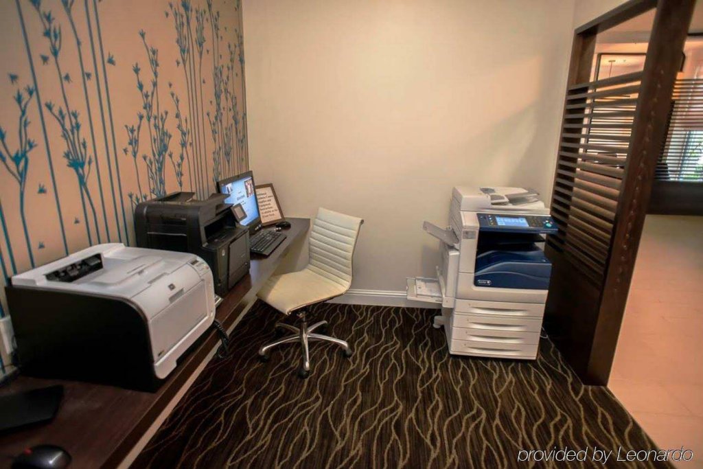 Фото Hilton Garden Inn Portland Airport