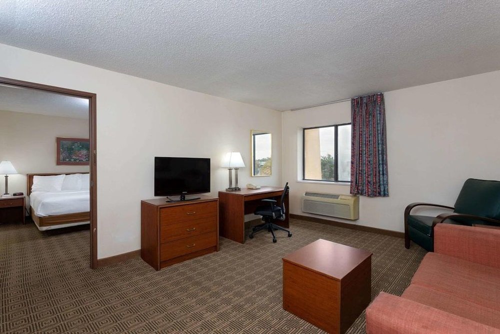 Фото La Quinta Inn by Wyndham Indianapolis East-Post Drive