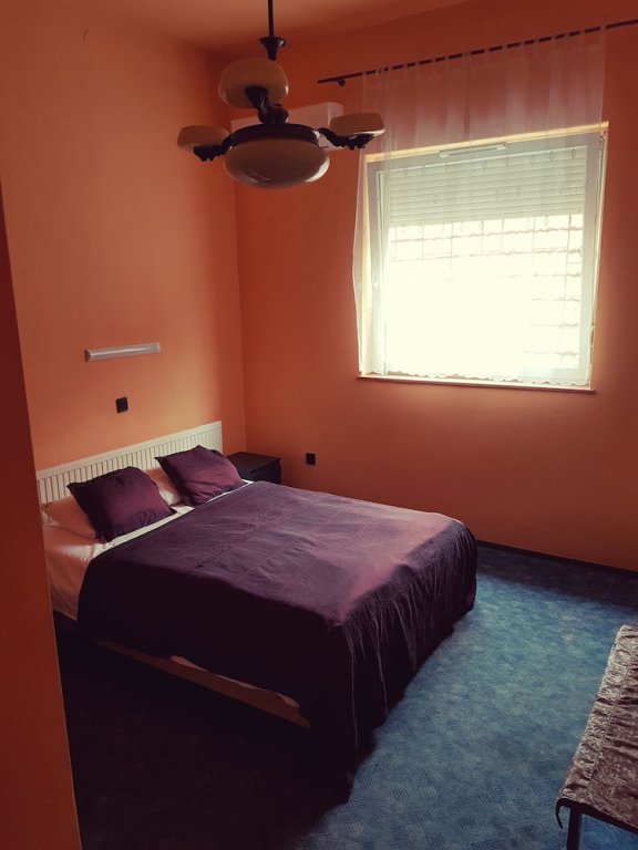 Фото Attila Hotel & Restaurant