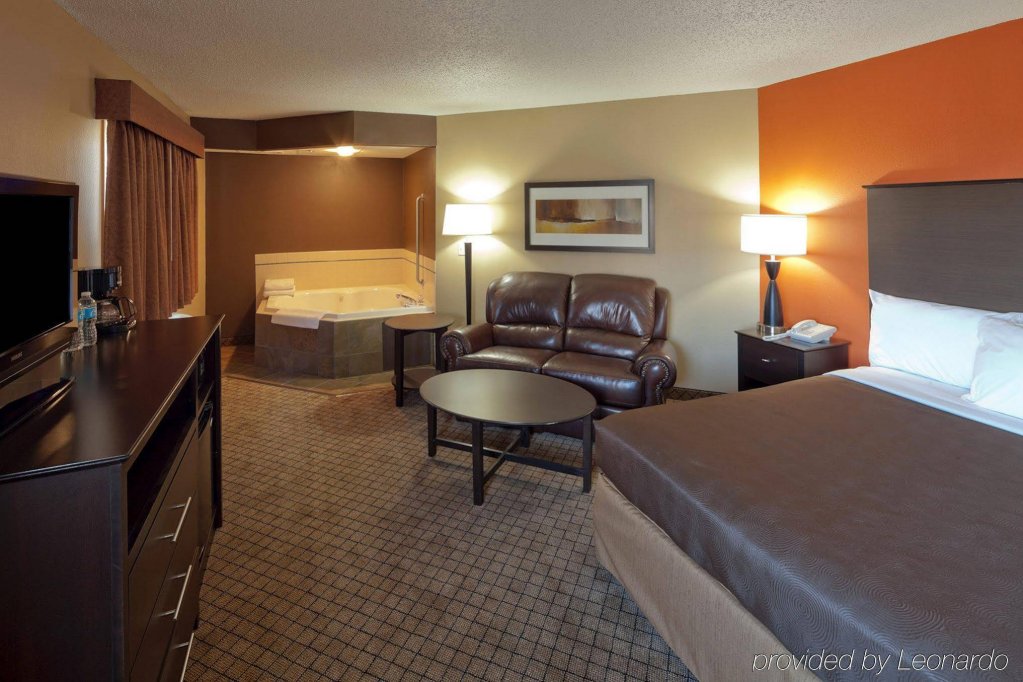 Фото AmericInn by Wyndham Hartford Wi