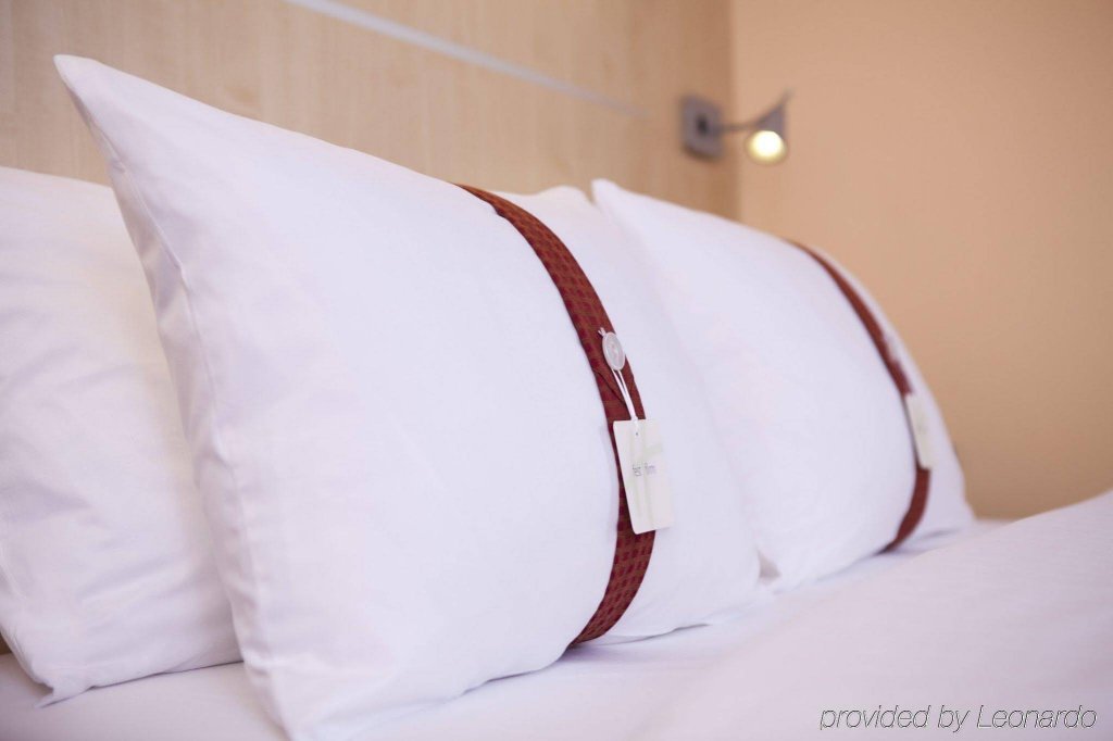 Фото Holiday Inn Express Frankfurt Messe