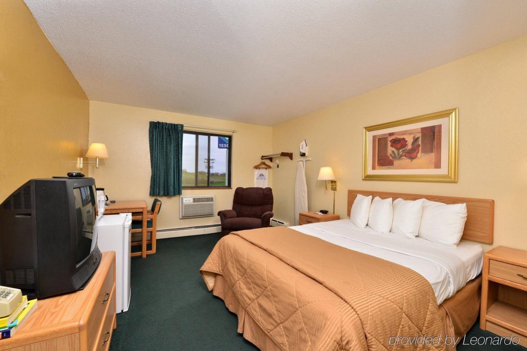 Фото Americas Best Value Inn and Suites Detroit Lakes