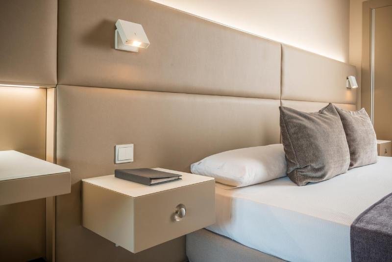 Фото Sallés Hotel Pere IV