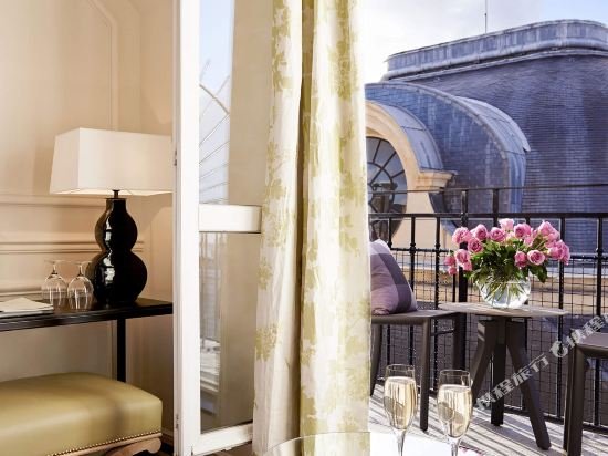 Фото Grand Hotel Du Palais Royal