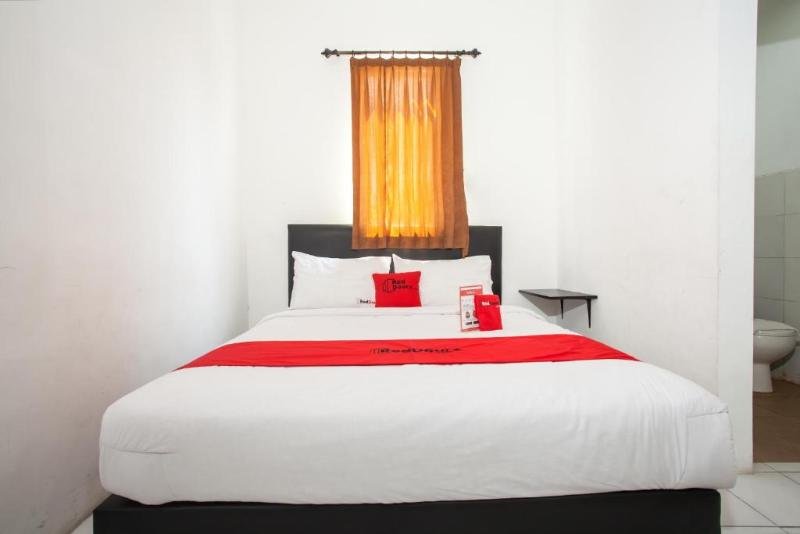 Фото RedDoorz near Surabaya Zoo