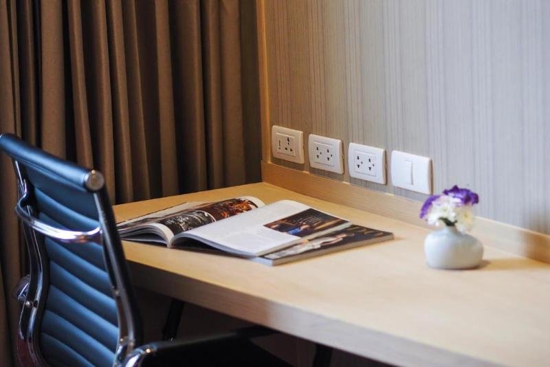 Фото Eleven Avenue Suites Bangkok