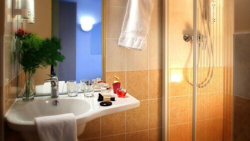 Гостиница Hotel le kolibri в Маконе