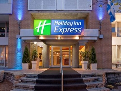 Гостиница Hotel Faubourg Montreal - ex Holiday Inn Express Hotel & Suites Centr в Монреале