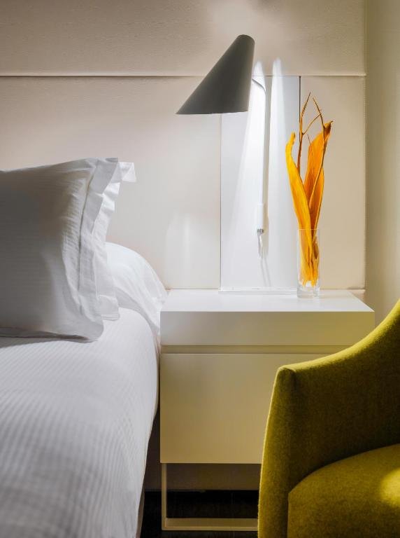 Фото H10 Urquinaona Plaza