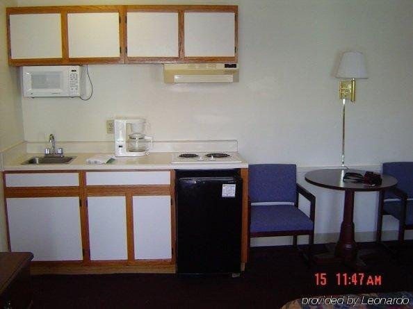 Фото Travelodge by Wyndham Savannah Midtown