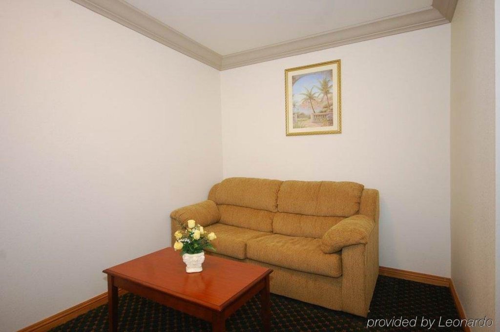 Фото Cloverdale Wine Country Inn & Suites