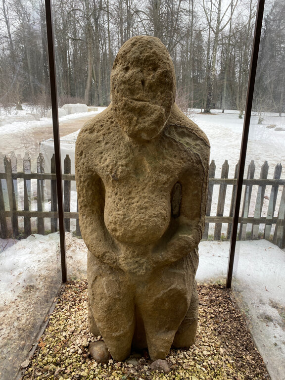 Жанровая скульптура Каменная баба, Москва и Московская область, фото