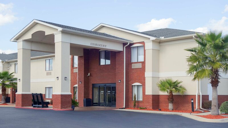 Гостиница Country Inn & Suites by Radisson, Midway, Fl