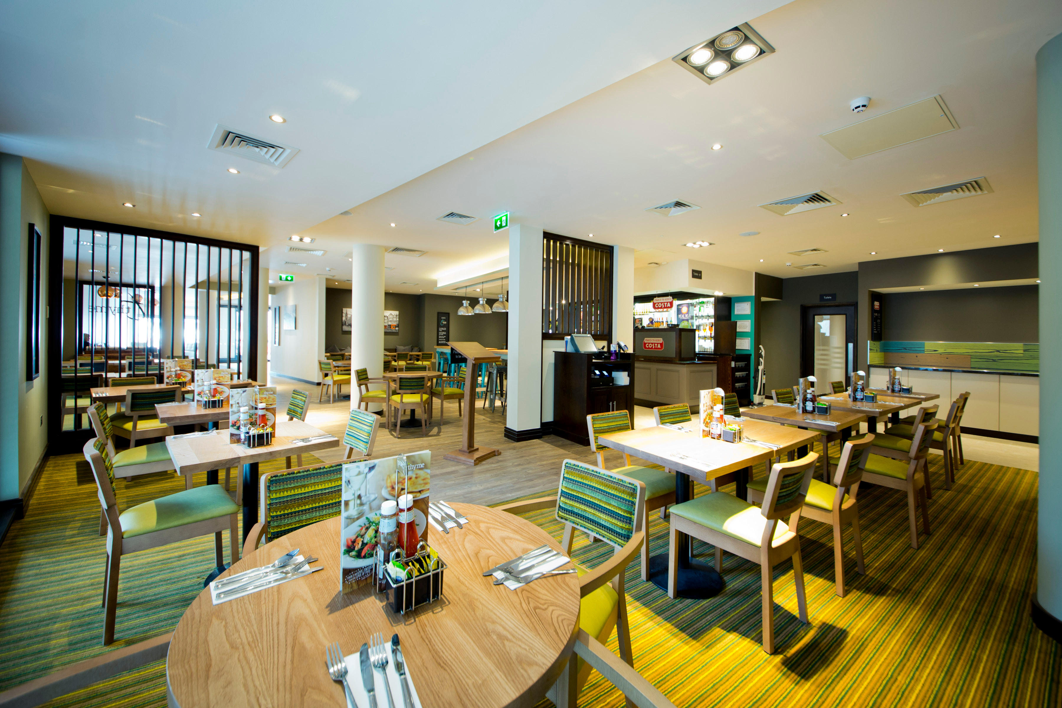 Фото Hub by Premier Inn Edinburgh Royal Mile