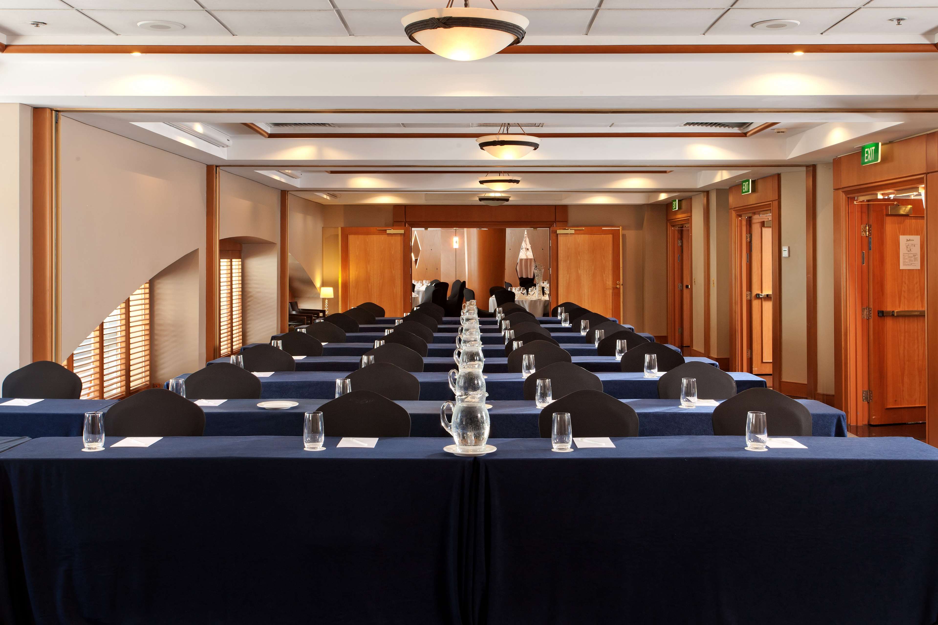 Фото Radisson Hotel & Suites