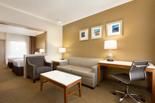 Гостиница MainStay Suites John Wayne Airport by Choice Hotels в Санта-Ане