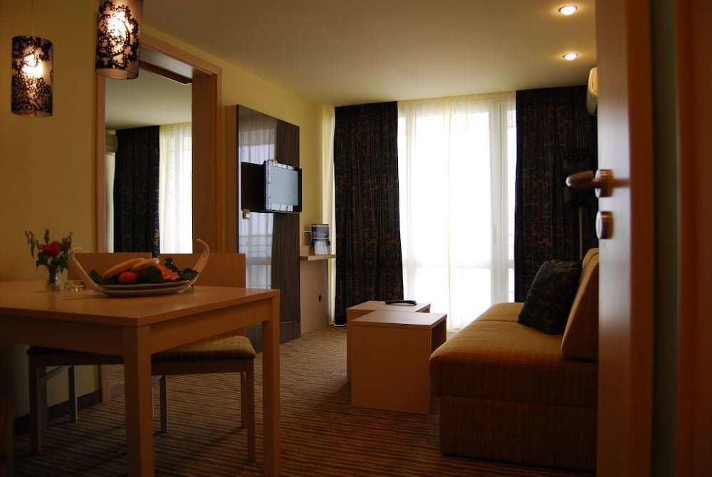 Фото Hotel Oasis