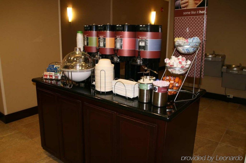 Фото Hampton Inn & Suites Merced