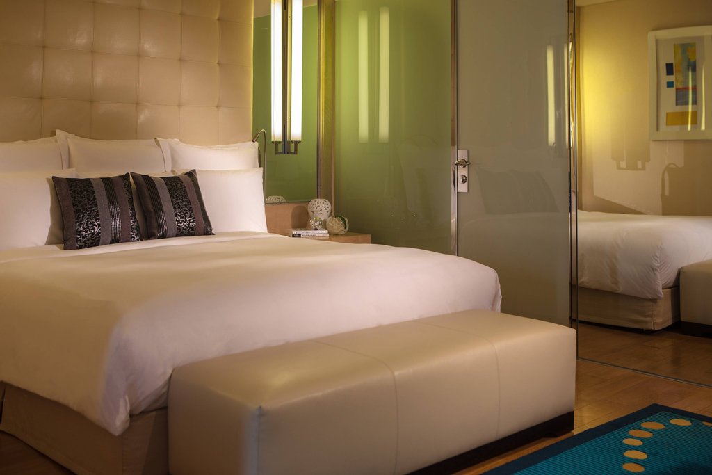 Фото Renaissance Shanghai Yu Garden Hotel