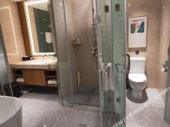 Фото Ramada Plaza Fuxian Lake