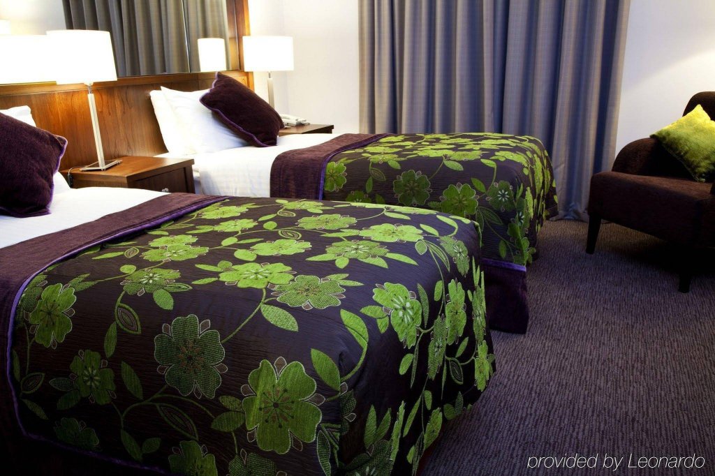 Фото Camden Court Hotel
