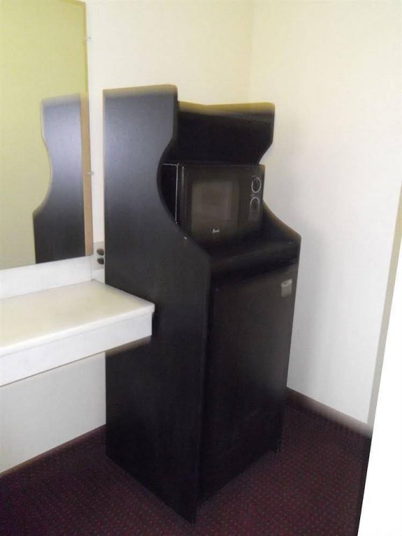 Фото Relax Inn And Suites