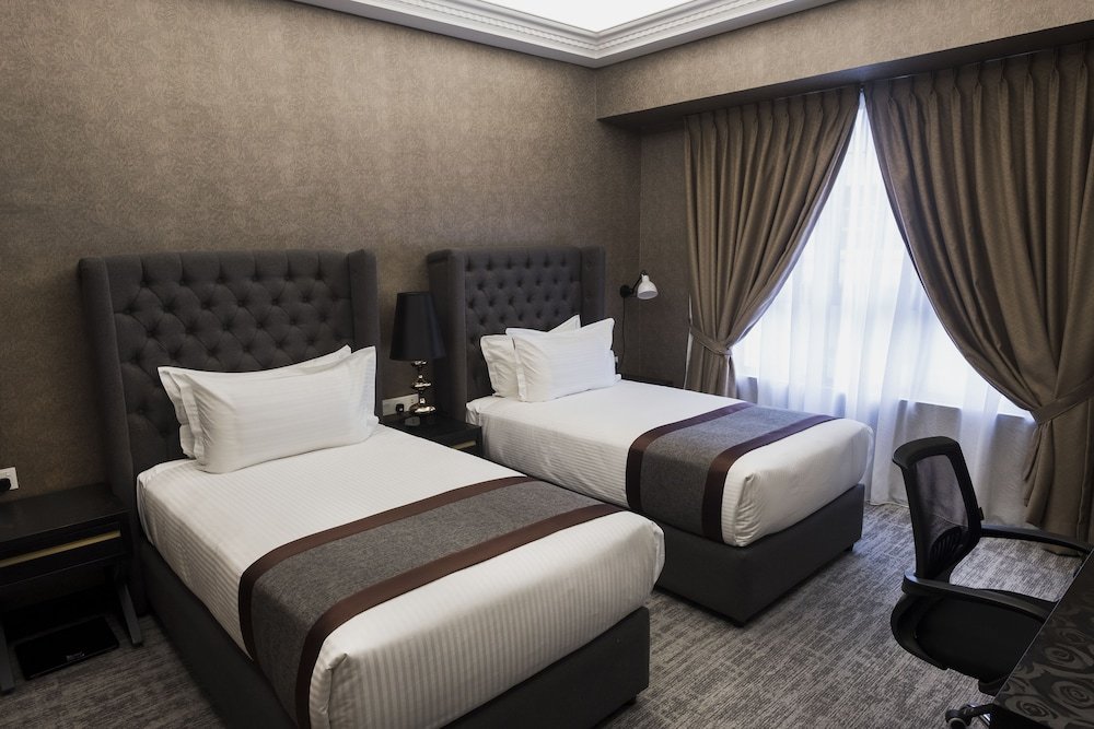 Фото 1969 Business Suites