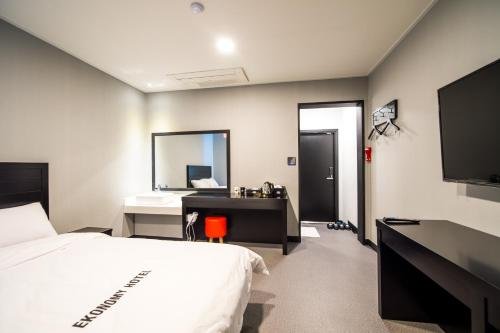 Фото Ekonomy Hotel Sokcho