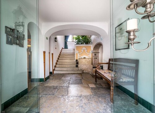 Внешний вид отеля Lawrence's Hotel в Синтре (Санта-Марии и Сан-Мигел, Сан-Мартинью и Сан-Педру де Пенаферрим), фото 5