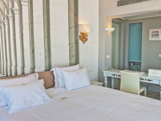 Фото Royal Marmin Bay Boutique & Art Hotel
