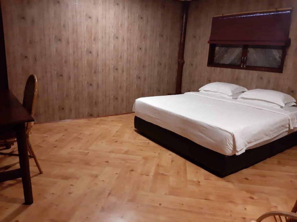 Фото Dragon Inn Floating Resort